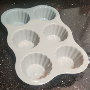 NWOT Biltmore Ceramic/Stoneware 6-Cup Fluted Muffin/Cupcake Pan, Sage Green